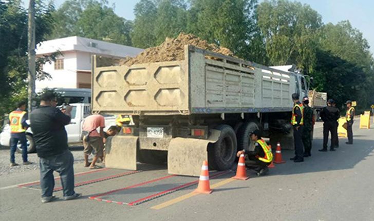 พิจิตรตั้งด่านจับรถบรรทุกน้ำหนักเกิน