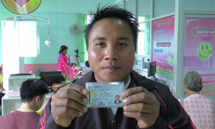 คนไทยถูกต้อง! หนุ่มนครพนม สุดดีใจ-ตื้นตัน ได้ถ่ายบัตรปชช. หลังรอมานานกว่า 6 ปี