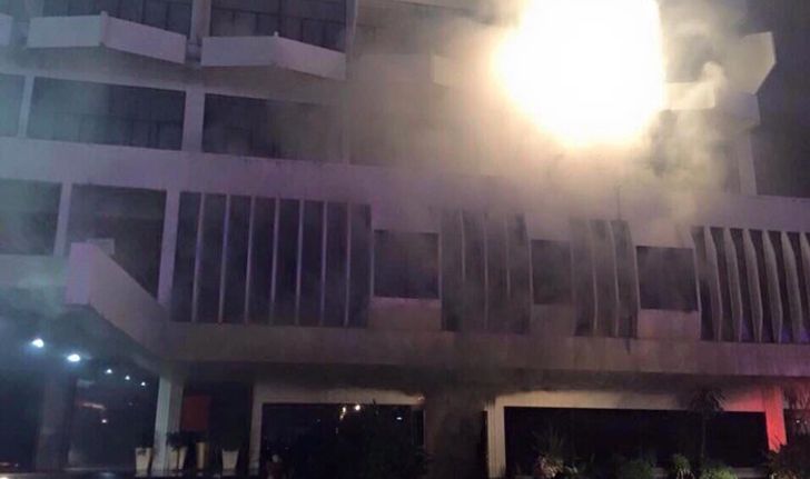 ไฟไหม้ระทึก โรงแรมดังเมืองอุบลฯ แขกหนีตายขึ้นดาดฟ้า