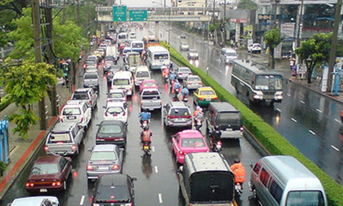 ฝนถล่มกรุง! สุขุมวิท-แพรกษา น้ำท่วมขังสูง