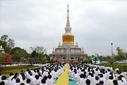 ท้องถิ่นพาเที่ยว-พระธาตุนาดูน...พุทธมณฑลอีสาน อิ่มบุญวันมาฆบูชาที่มหาสารคาม