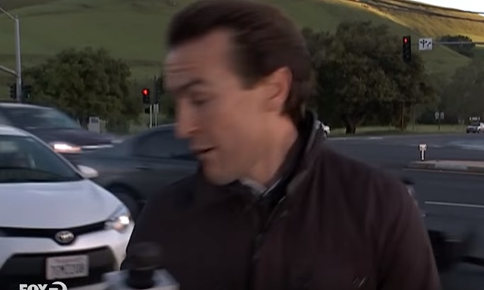 เกือบตายในหน้าที่ ภาพสดๆ นักข่าวหนีตาย รถพุ่งจากด้านหลัง