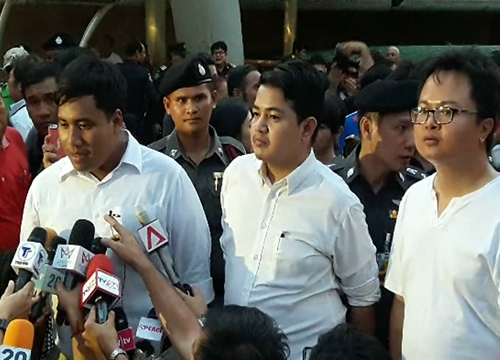 พลเมืองโต้กลับยันจัดจุดเทียนหน้าเรือนจำเย็นนี้