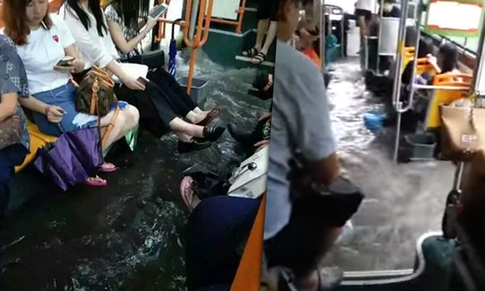 สตรองจริง! คนจีนยังชิวๆ โดยสารรถเมล์ แม้น้ำท่วมทะลัก