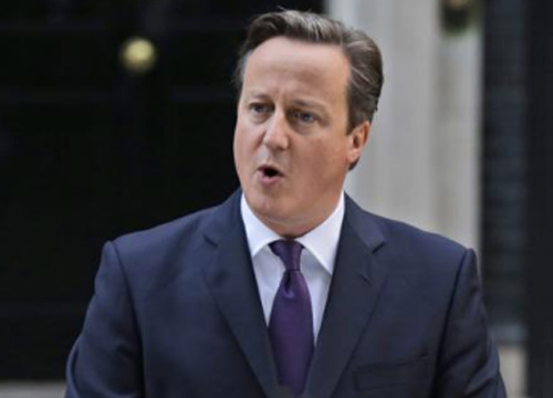 แคเมอรอนควงภริยาลงคะแนนโหวตออก