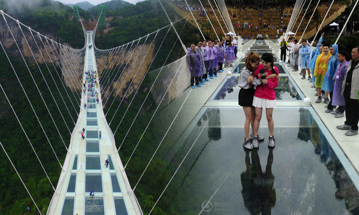 จีนทดสอบใช้ค้อนทุบกระจกสะพานลอยฟ้า หวาดเสียวที่สุดในโลก