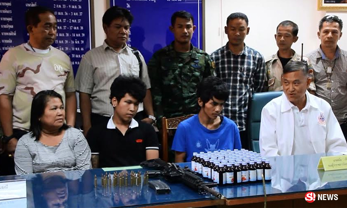 2 ผู้ต้องหาโบ้ยความผิดไปมา หวิดตีกันกลางวงแถลงข่าว