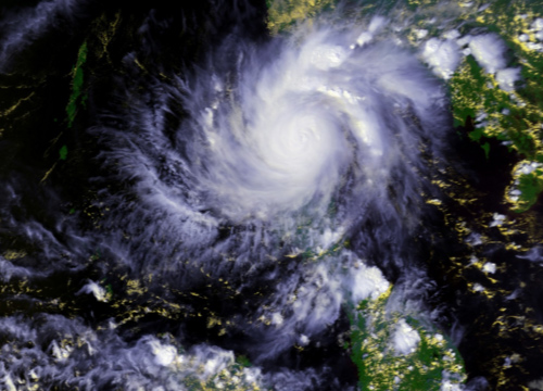 จีน เตือน ปชช.ฮ่องกงรับมือพายุไต้ฝุ่น