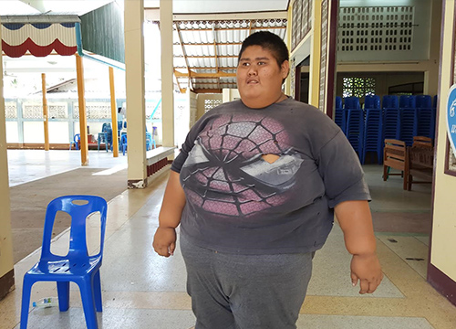 พบหนุ่มเพชบุรีวัย22ปีอ้วนน้ำหนัก200กก.