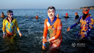 จีนคลอด Face-kini หน้ากากว่ายน้ำรุ่นใหม่ แหวกแนวอีกแล้ว
