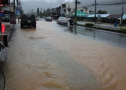 ฝนหนักอ.ตะกั่วทุ่งน้ำท่วมกว่า1เมตรปิดจราจร