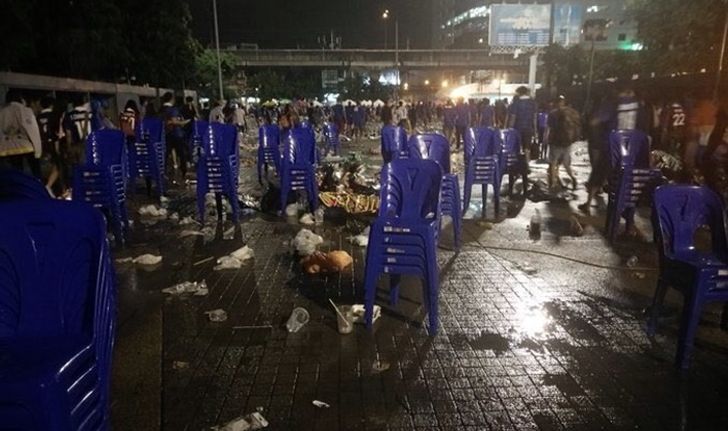 ชาวเน็ตวิจารณ์ หลังฟุตบอลไทยแพ้ ยิ่งกว่าพ่ายแพ้คือขยะทิ้งเกลื่อน