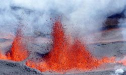 ลาวาประทุในบริเวณ เกาะ La Reunion มหาสมุทรอินเดีย