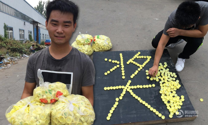 หนุ่มจีนน่าทึ่ง! หยั่งรู้ได้ใต้ฝาเครื่องดื่มขวดไหน มีรางวัลซ่อนอยู่