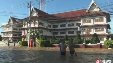 ประมวลภาพน้ำท่วม เมืองสุโขทัยยังวิกฤต แม่น้ำยมทะลัก
