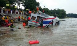 เรือแสวงบุญชาวมุสลิม ล่มหน้าวัดสนามชัย เจ็บ-ตาย-สูญหายเพียบ