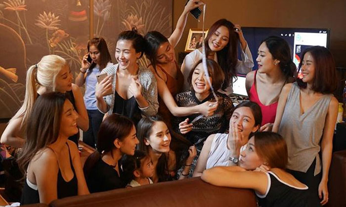 สวยแซ่บยกแก๊ง นิวเคลียร์รวมพลวัดตัวเพื่อนเจ้าสาว