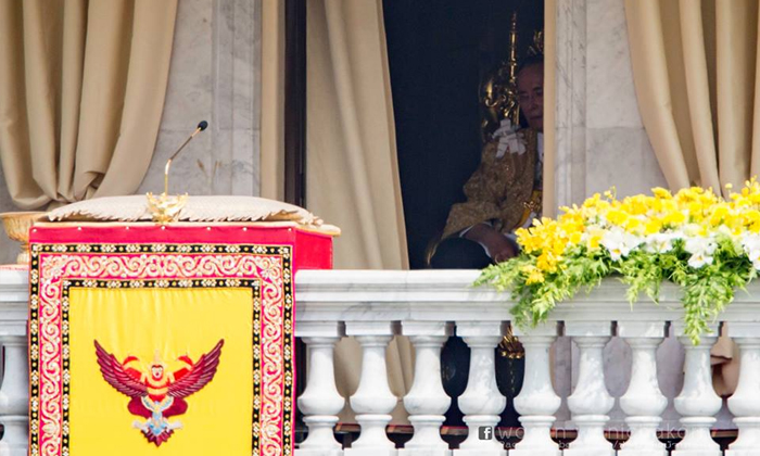 ช่างภาพเล่าเบื้องหลังสีหบัญชร "พ่อหลวง" ทรุดพระวรกายพิงพระเก้าอี้