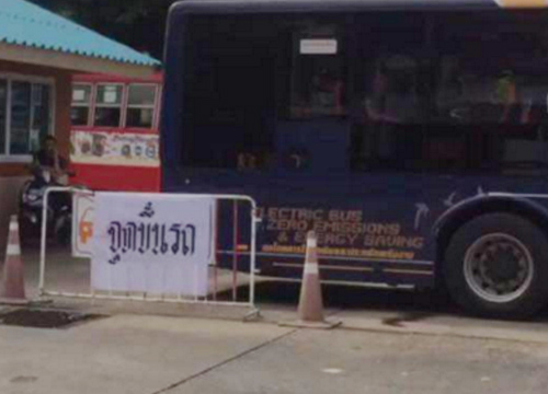 ปชช.เดินทางสนามม้านางเลิ้งไปสนามหลวงต่อเนื่อง