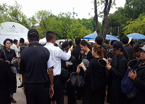 ร่วมด้วยช่วยกันเตรียมนำชาวลำพูนสักการะพระบรมศพ13พ.ย.