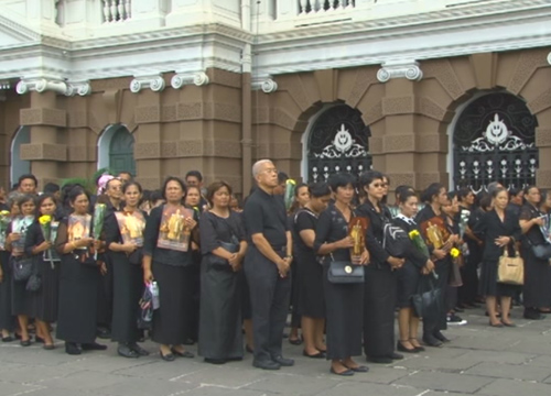 ปชช.ยังรอกราบพระบรมศพแน่น