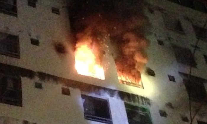 ไฟไหม้คอนโดฯ ชั้น 7 ซอยเสือใหญ่ เสียหาย 2 ห้อง