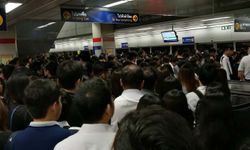 รถไฟฟ้าใต้ดิน MRT ขัดข้องทั้งระบบ ผู้โดยสารตกค้างอื้อ