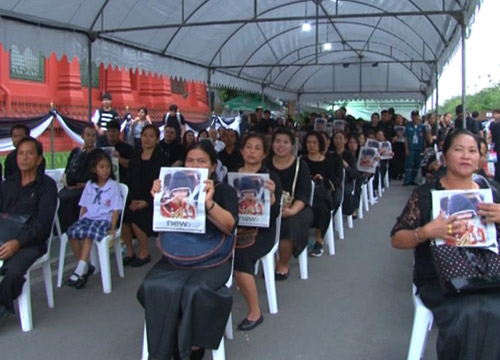 ปชช.ต่อแถวรอถวายสักการะพระบรมศพต่อเนื่อง