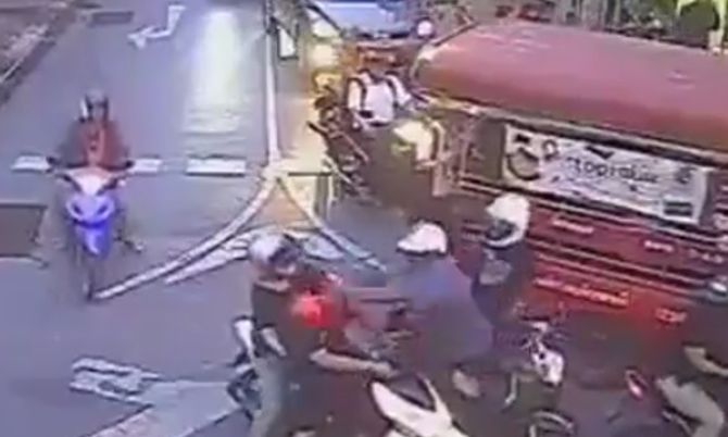 ผู้เสียหายถูกโจ๋รุมทำร้ายแจ้งความสน.ยานนาวา