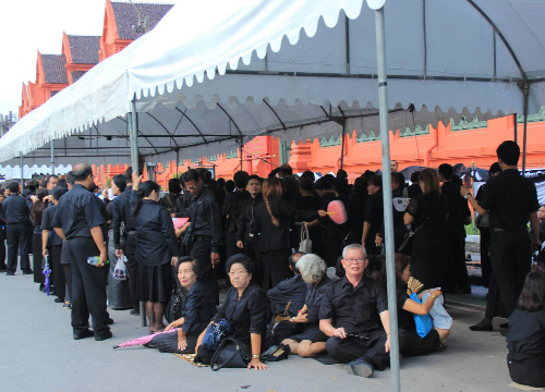 ตร.พร้อมดูแลปชช.เข้ากราบพระบรมศพวันหยุด