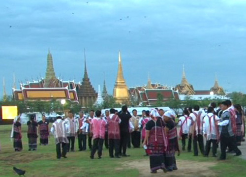ปชช.ชุมชนพระบาทห้วยต้มเข้ากราบถวายพระบรมศพ