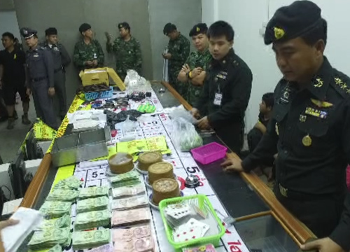 ทหารบุกจับบ่อนไฮโลลาดกระบังรวบ96ราย