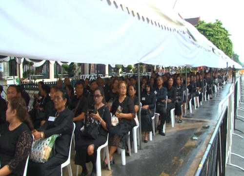 มท.ยันไม่มีแซงคิวปชช.กราบพระบรมศพ