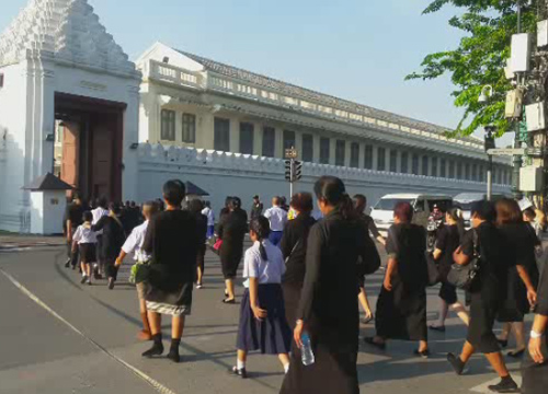 ปชช.ยังหลั่งไหลกราบพระบรมศพจำนวนมาก