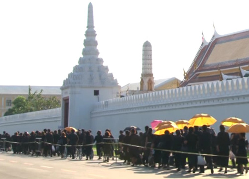 ปชช.ยังคงหลั่งไหลรอกราบพระบรมศพจำนวนมาก
