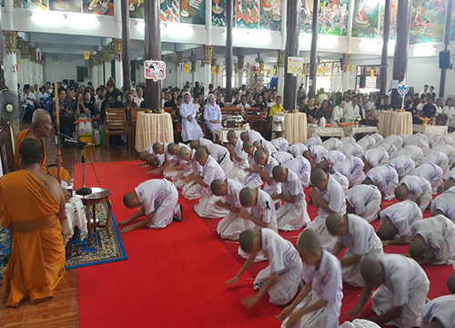 ปราจีนบุรีบรรพชาสามเณรถวายพระราชกุศล
