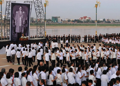 ชาวหนองคาย4พันจัดกิจกรรมถวายอาลัยในหลวงร.9
