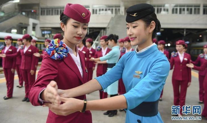 แฮร์โฮสเตส-พนักงานรถไฟความเร็วสูง ซ้อมรับมือวันตรุษจีน