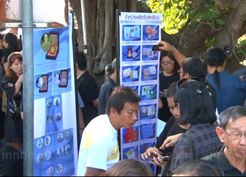 ปชช.แลกเหรียญที่ระลึกแน่นตลาดคลองผดุงฯ