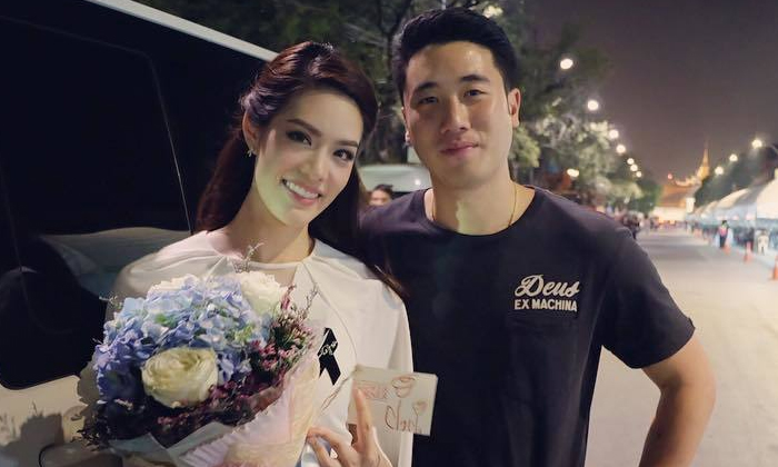 ไฮโซขุนพล หอบช่อดอกไม้เซอร์ไพรส์วันเกิด เกรซ ถึงสนามหลวง