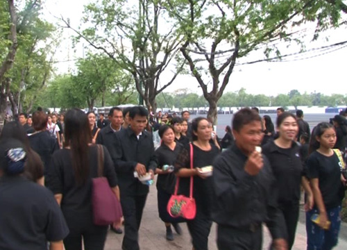 ปชช.โดยสารเรือแสนแสบไปกราบพระบรมศพ