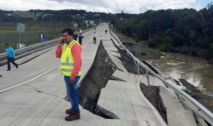 ประมวลภาพ ชิลีแผ่นดินไหว 7.6 ทำถนนยุบ