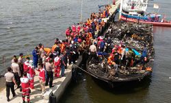 ไฟไหม้เรืออินโดฯตาย 23 คน สูญหาย 17 รายเจ้าหน้าที่เร่งค้นหา