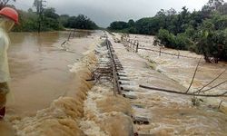 เปิดภาพน้ำท่วมทางรถไฟหนัก วิ่งถึงแค่สถานีชุมพร