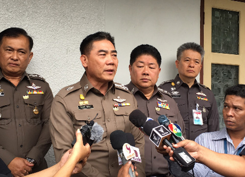 ผบ.ตร.ปล่อยขบวนรถบรรทุกสิ่งของช่วยชาวใต้