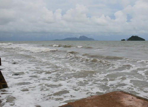 อุตุฯเผยใต้ฝนเริ่มคลี่คลาย-ทะเลมีคลื่นสูง