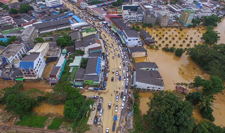 บางสะพานน้ำเริ่มลดพบโคลน-น้ำไม่ไหล-ไฟดับ