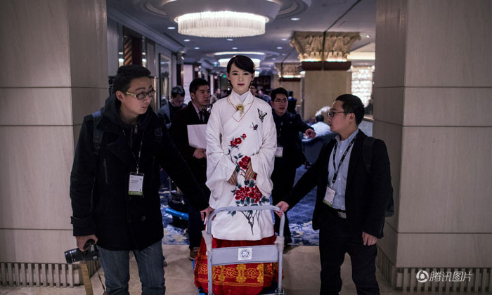“เจียเจีย” หุ่นยนต์สาวสวยชื่อดังของจีนปรากฏตัวอีกครั้ง