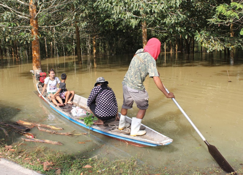 ลุ่มน้ำตาปีสุราษฎร์ฯยังหนักจับตาอ.พุนพิน