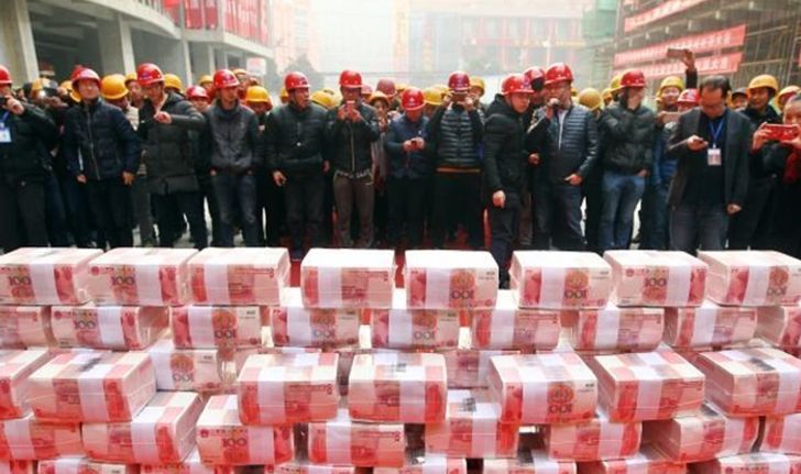 คุ้มค่า! ไซต์งานก่อสร้างเมืองจีนแจกโบนัสคนงานกว่า 12 ล้านหยวน